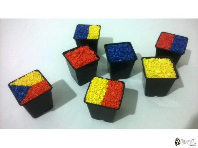 Dekorativni Kamcinja Vo Boja Za Rastenija