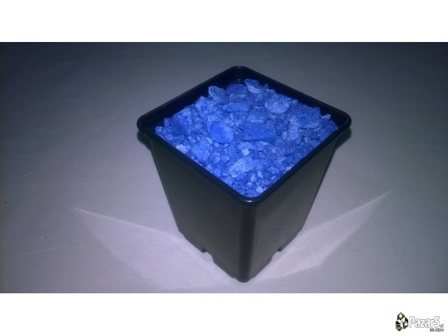 Dekorativni Kamcinja Vo Boja Za Rastenija