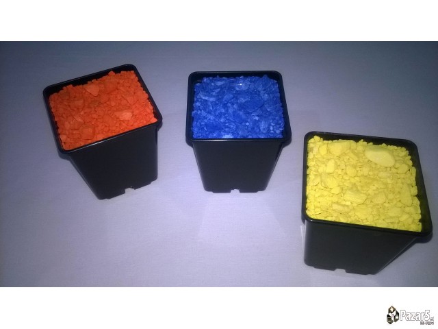 Dekorativni Kamcinja Vo Boja Za Rastenija