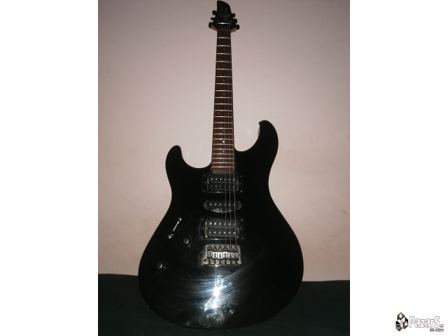 Црна електрична гитара Yamaha Rgx121 за левак
