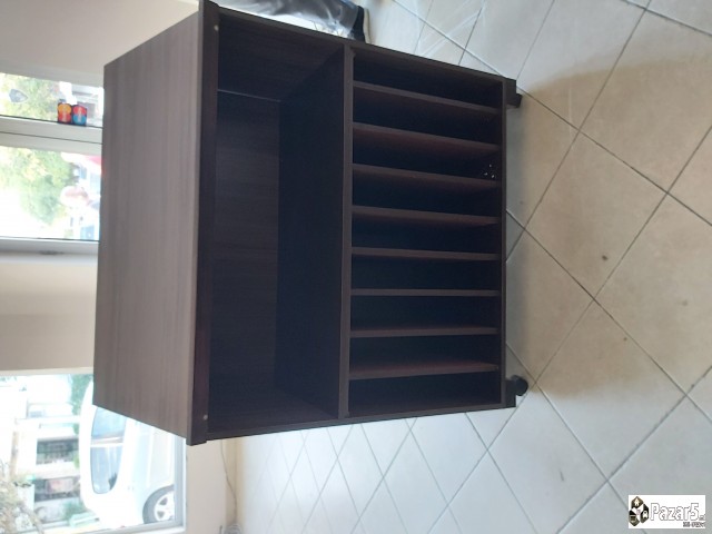 Продавам канцелариски мебел