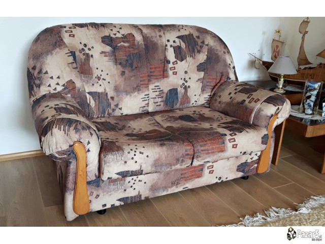 Продавам употребувани каучи, двосед и тросед.