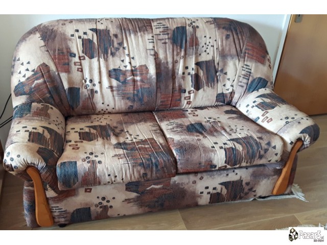 Продавам употребувани каучи, двосед и тросед.