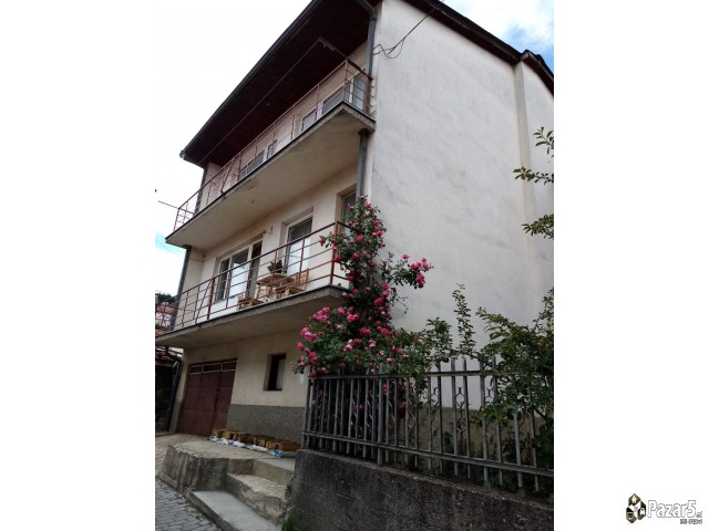 Издавам соби