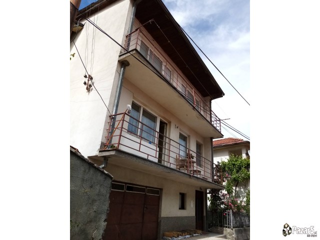 Издавам соби