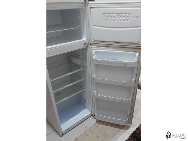 Продавам фрижидер Беко