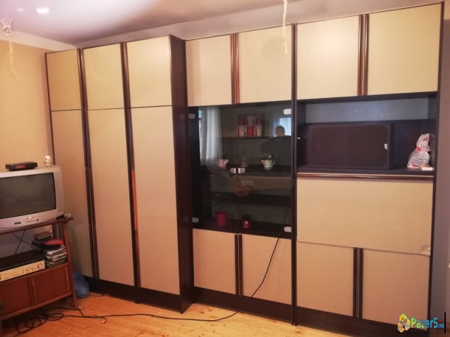 Prodavam Plakar So Vitrina I Mesto Za Tv.