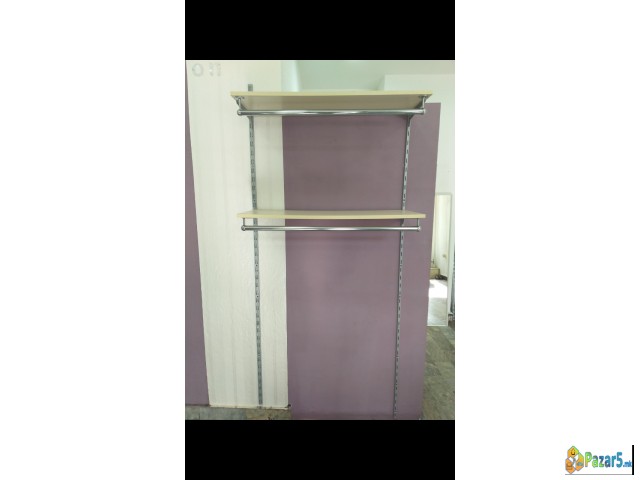 Se Prodavaat Raftovi. Cena Po Dogovor.