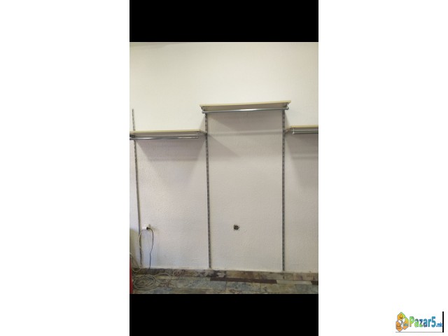 Se Prodavaat Raftovi. Cena Po Dogovor.