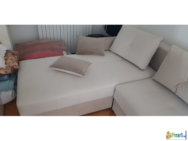 Поволно продавам аголна гарнитура