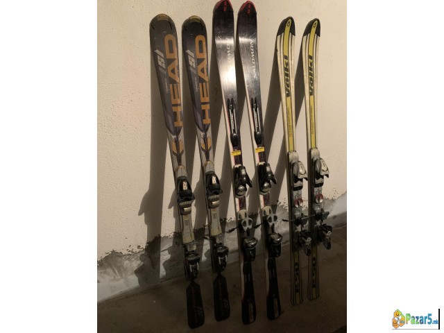 Продавам три пара  скии и кондури 