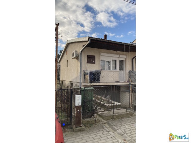 Се продава куќа во Жданец