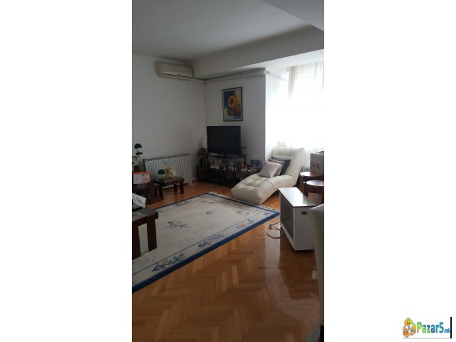 СЕ ПРОДАВА ТРОСОБЕН СТАН ВО НОВО ЛИСИЧЕ