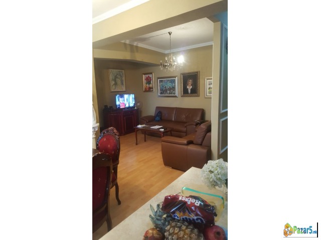 СЕ ПРОДАВА ТРОСОБЕН СТАН ВО АВТОКОМАНДА