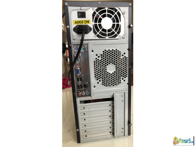 Се продава куќиште и монитор