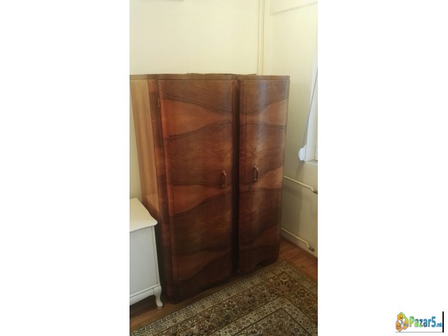 Продавам сандак, шифоњер и килим 3 * 4м 