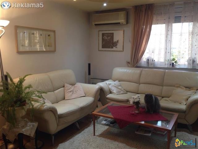 Се издава трособен стан во Аеродром