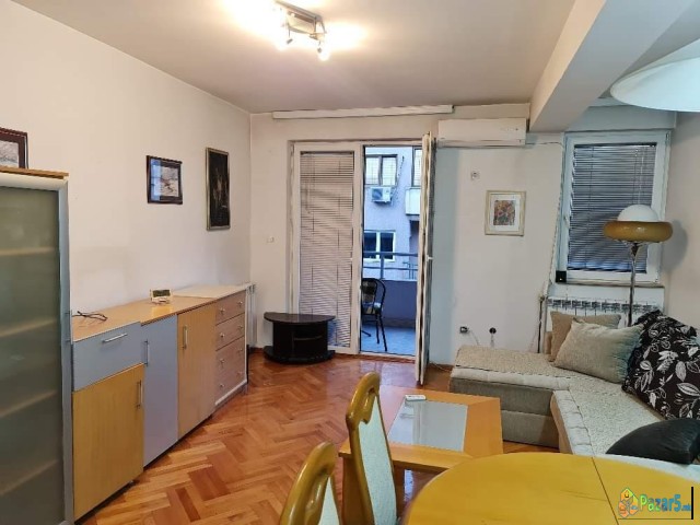 Se Izdava Stan Vo Cenatarot Na Skopje