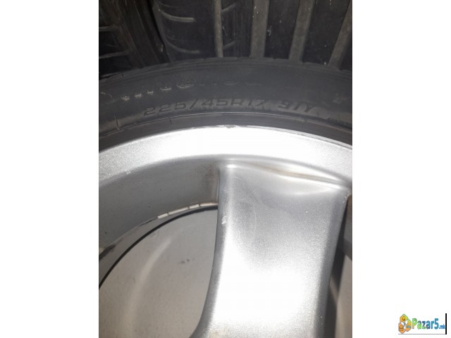 Продавам Гуми со Бандажи 225/45 R17