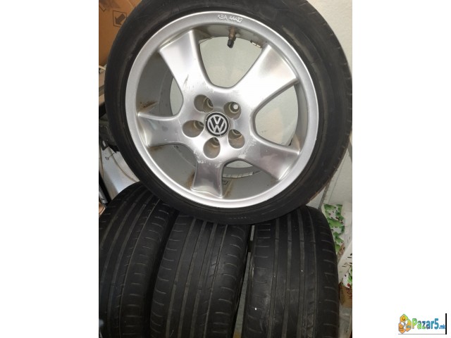 Продавам Гуми со Бандажи 225/45 R17