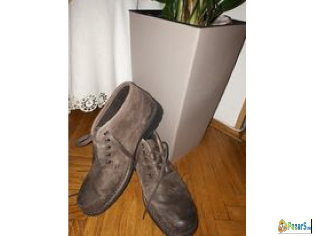 Се продава - Машки Обувки