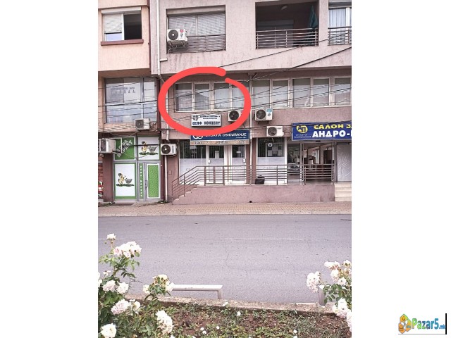 Се продава деловен простор во центар