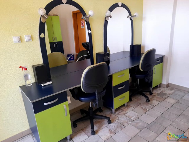 Се продава поволно зачуван инвентар со цена по дог