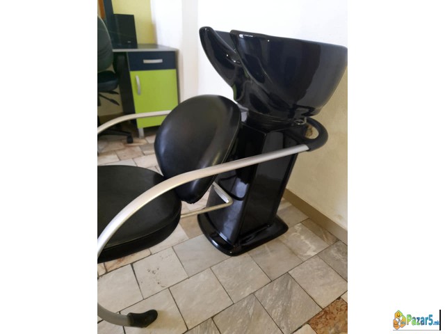 Се продава поволно зачуван инвентар со цена по дог