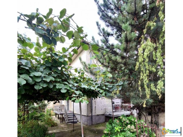 Куќа во Босилово со дворно место