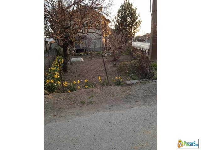 Куќа во Босилово со дворно место