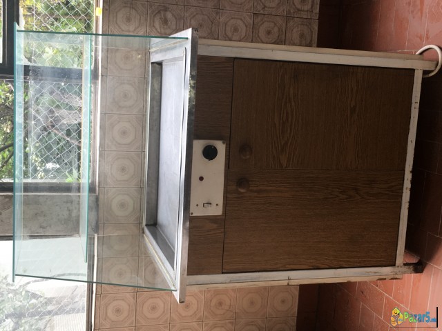 Topol Stol (vitrina) Za Burek 