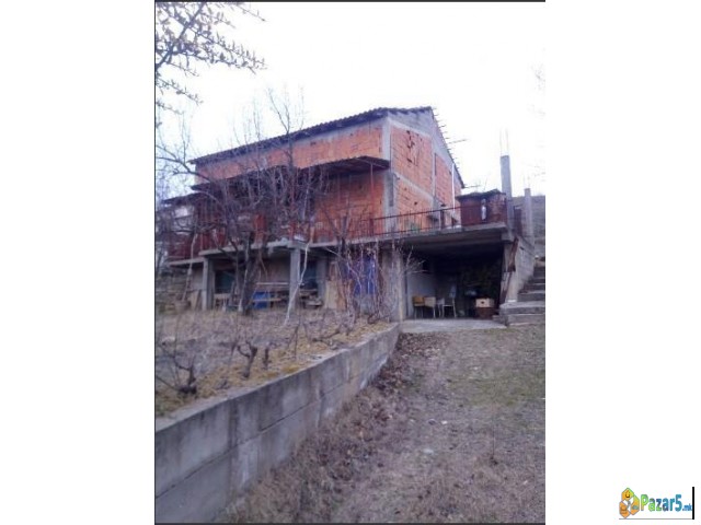 Prodavam Kuka Vo Bel Kamen, Naselba Radišani