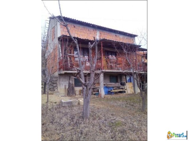 Prodavam Kuka Vo Bel Kamen, Naselba Radišani