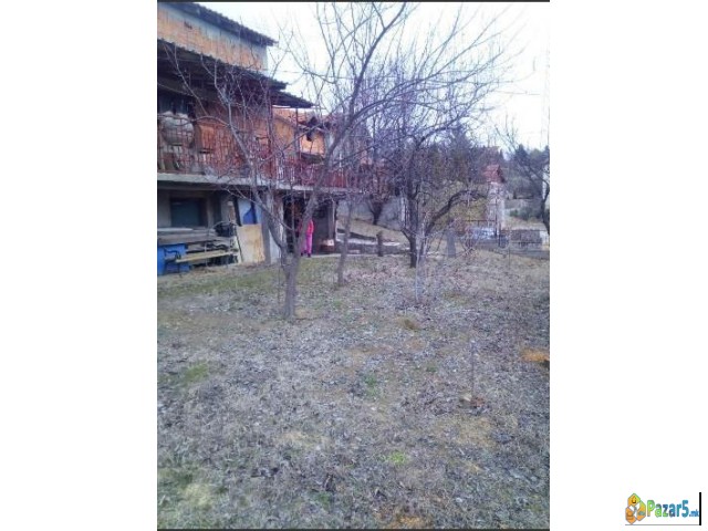 Prodavam Kuka Vo Bel Kamen, Naselba Radišani