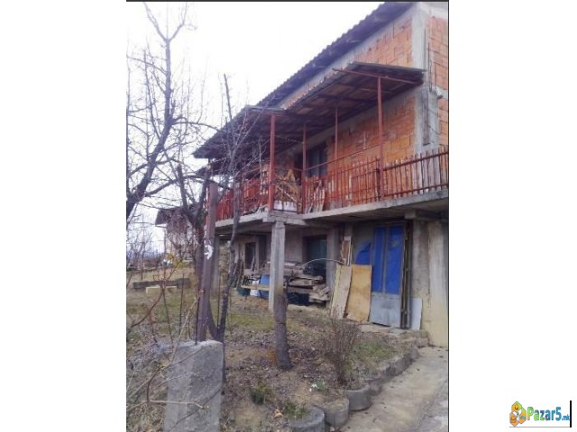 Prodavam Kuka Bel Kamen, Naselba Radišani