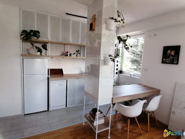 Се продава еднособен стан