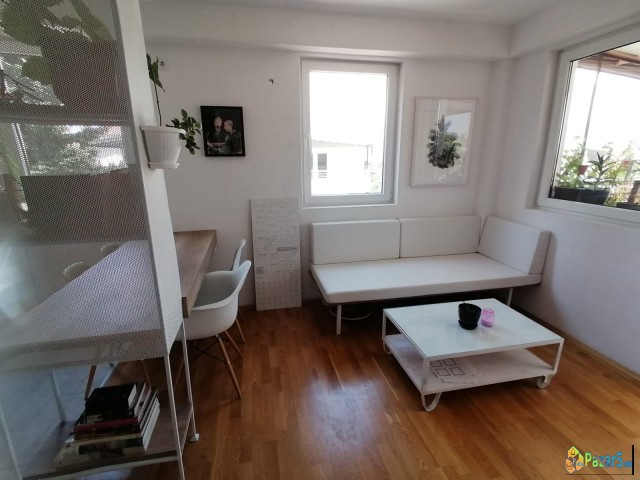 Се продава еднособен стан