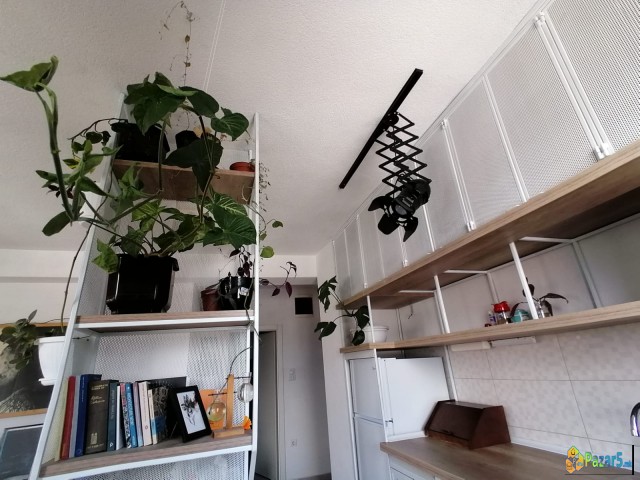 Се продава еднособен стан