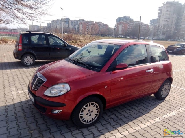 Се продава Lancia Ypsilon