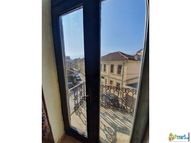 ЕКСКЛУЗИВНО!  Се издава куќа во строгиот центар на