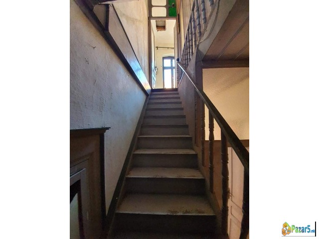 ЕКСКЛУЗИВНО!  Се издава куќа во строгиот центар на