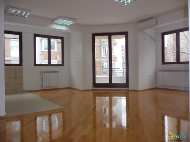 Izdavam Nov Deloven Prostor PloŠtad Sloboda.