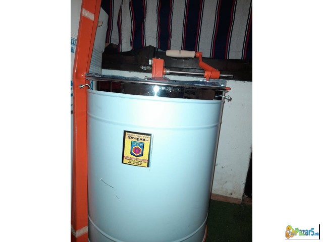 продавам центрифуга за вадење мед