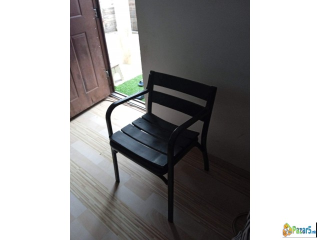 Prodavam Stolici Na Golemo I Malo