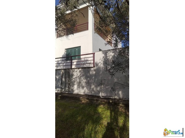 Se Prodavat Kuki Vo Grcija 