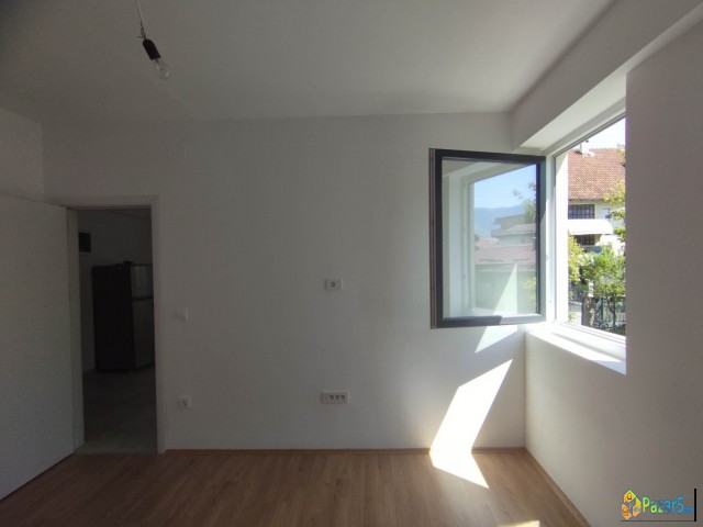 Се изнајмува нов стан 40м2 во Влае + паркинг + дво