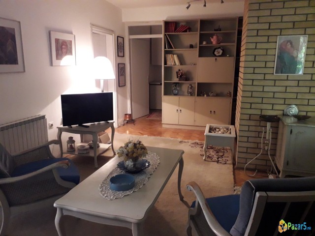 Издавам двособен стан во Аеродром позади Три Бисер