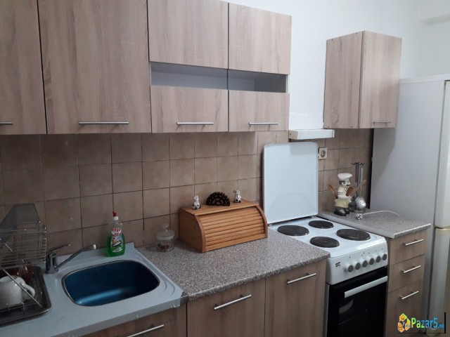 Издавам двособен стан во Аеродром позади Три Бисер