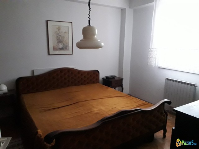 Издавам двособен стан во Аеродром позади Три Бисер