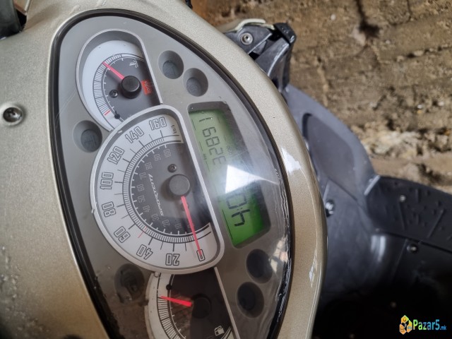 Se Prodava Aprilija 300 Cc